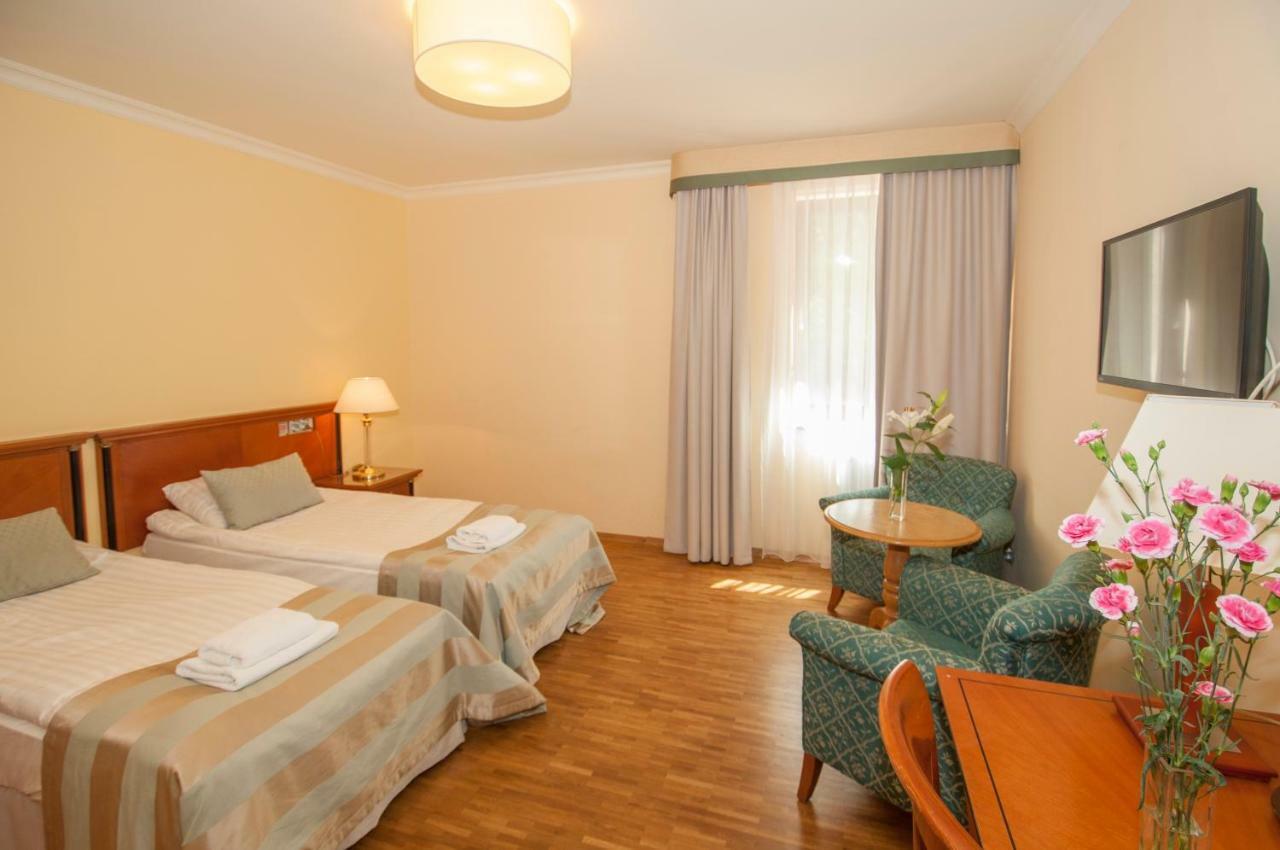 Budget Double Room,1659470788:JPEG